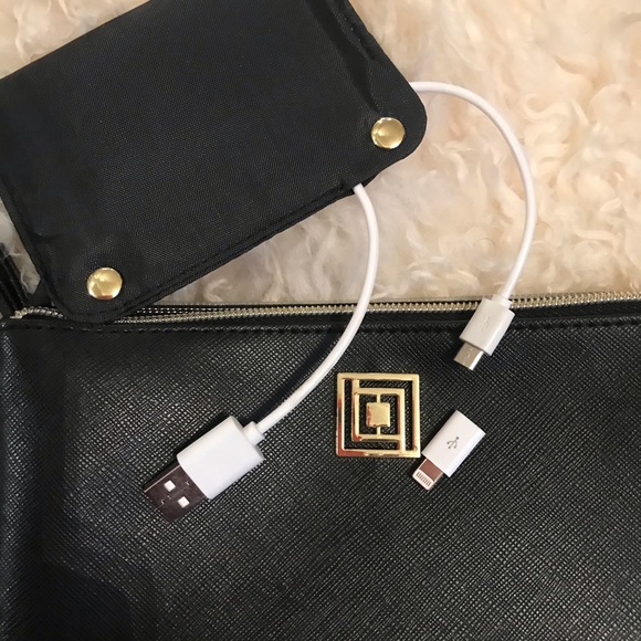 ❣️ SALE ❣️ Liz Claiborne wristlet - Picture 3 of 4